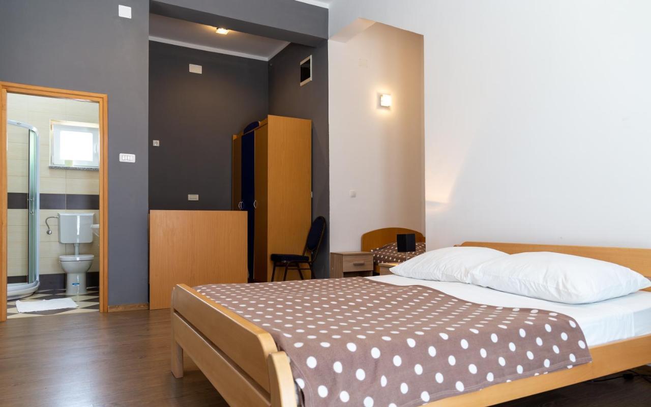 Guesthouse Palombaro Umag Bagian luar foto